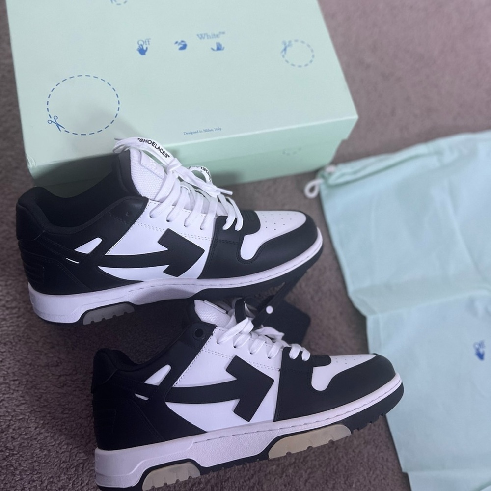 Offwhite Out of Office sneaker